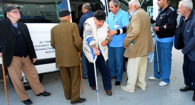 Huzur Evi Sakinleri Taşıma Sistemiyle Oy Kullandı