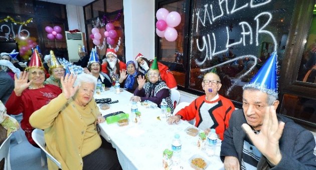 Huzur Evinde Yılbaşı Coşkusu