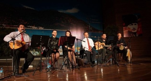 İda Kalemleri Sahnede
