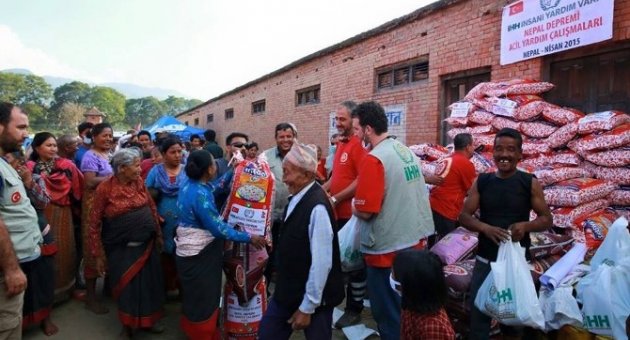 İhh Nepal’de 7 Kişiyi Enkaz Altından Sağ Kurtardı