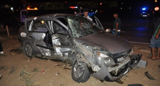 İki Otomobil Çarpıştı, Can Pazarı Yaşandı