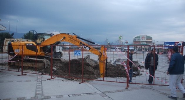 İkiye Bölünen Terminalde Şimdi De Hafriyat Kazısı Yapılıyor