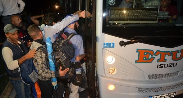 İkna Edilen Suriyeli Mülteciler Er Meydanına Götürülüyor