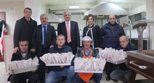İl Özel İdaresi Personeline Lokma Dağıtıldı