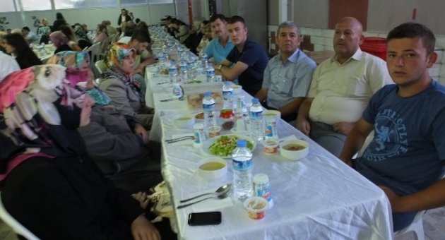 İlim Yayma Cemiyeti’nin İftarı Burhaniyelileri Buluşturdu