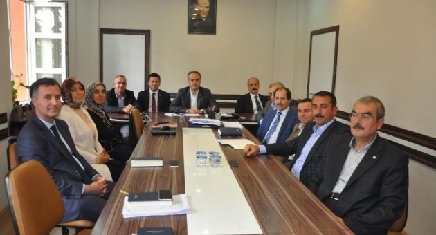 İnegöl Belediyesi bünyesindeki Umuteli Sosyal Yardım Merkezi, bin 200 aileye ramazan yardımı yapacak.