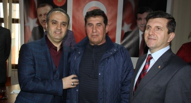 İnegöl’de Ak Parti’ye Üye Olan 50 Kişiye Rozet Takıldı
