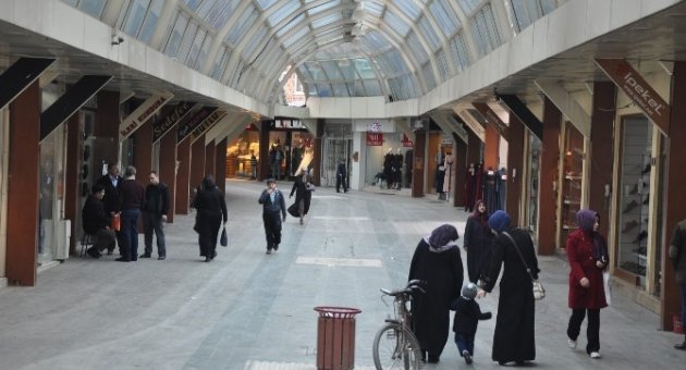 İnegöl’de Kaldırımlar Artık Yayaların