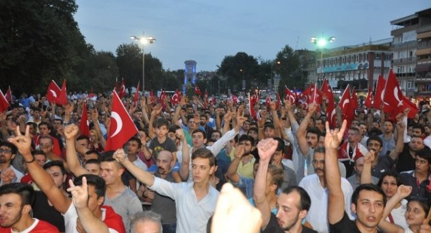 İnegöl’de Teröre Lanet Yağdı