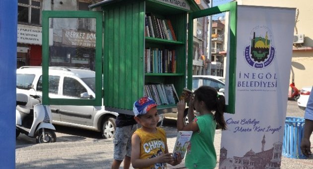 İnegöl’e Sokak Kütüphanesi