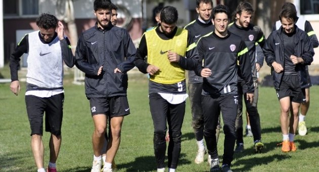 İnegölspor Sıkıntılı Günleri Geride Bırakmak İstiyor