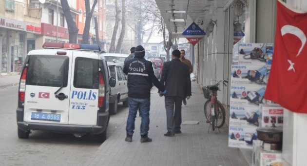 İnegöl’ü Soyup Soğana Çeviren Hırsızlar Güvenlik Kameralarına Yakalandı