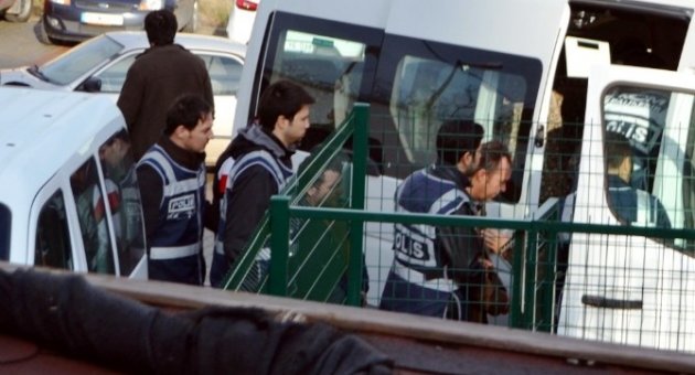 İnsan Kaçakçılığı Operasyonunda 27 Gözaltı