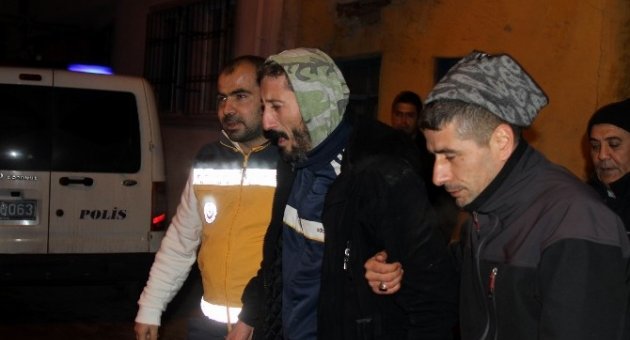 İntihar Etmek İçin Çıktığı Çatıdan Üşüdüğü İçin İnemedi