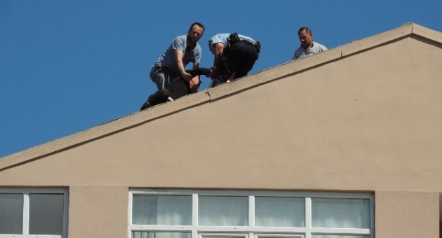 İntihar Girişimini Polis Engelledi