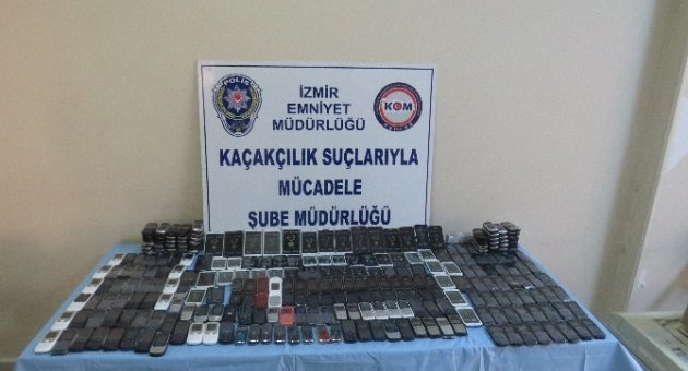 İş Yerinde Kaçak Cep Telefonu Satarken Yakalandı