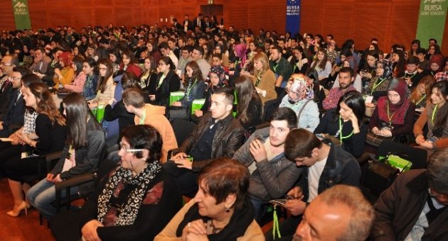 İşini Şansa Bırakma Zirvesi’ne Gençlerden Yoğun İlgi