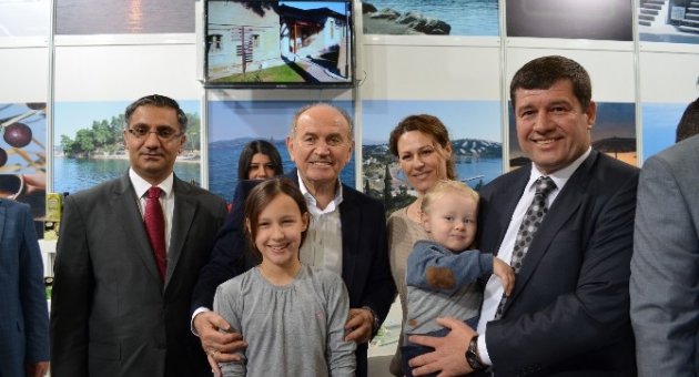 İstanbul Büyükşehir Belediye Başkanı Gömeç Standını Ziyaret Etti