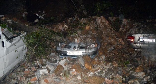 İstinat Duvarı 6 Otomobilin Üzerine Çöktü