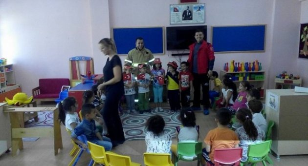 İtfaiyeciler Minikler İle Buluştu