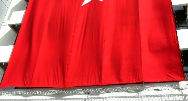 İto Binasına Dev Türk Bayrakları