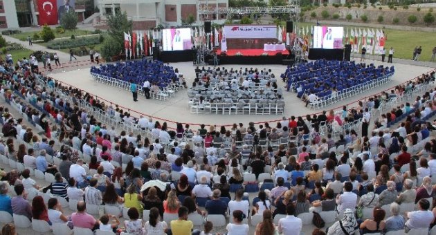 İyte Mezunları Diplomalarını Aldı