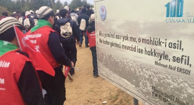 İzciler Çanakkale Şehitlerinin İzinde Yürüdü