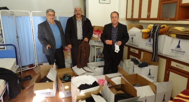 İzmir Belediyesi’nden Kaçaklara Yardım Malzemesi