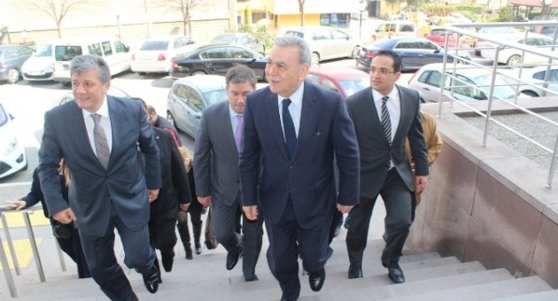 İzmir Büyükşehir Belediyesi Davası Yine Ertelendi