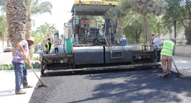 İzmir Büyükşehir Belediyesi Urla Caddelerini Asfaltlıyor