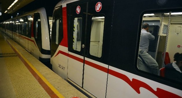 İzmir Büyükşehir Belediyesine ’ulaşım’ İsyanı