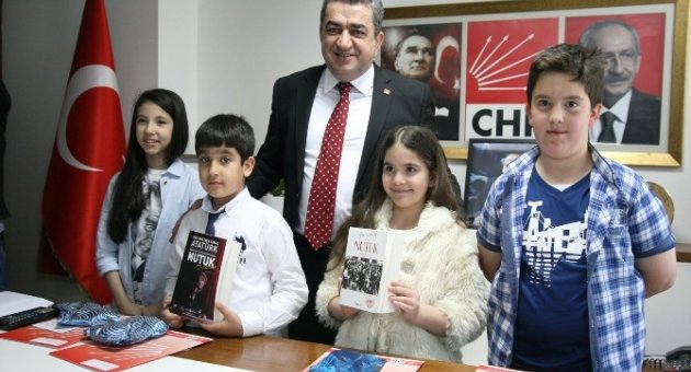İzmir Chp’de Koltuklar Çocukların