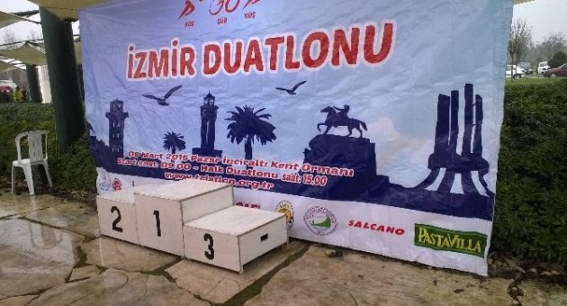 İzmir Duatlonu İnciraltı’nda Koşuldu