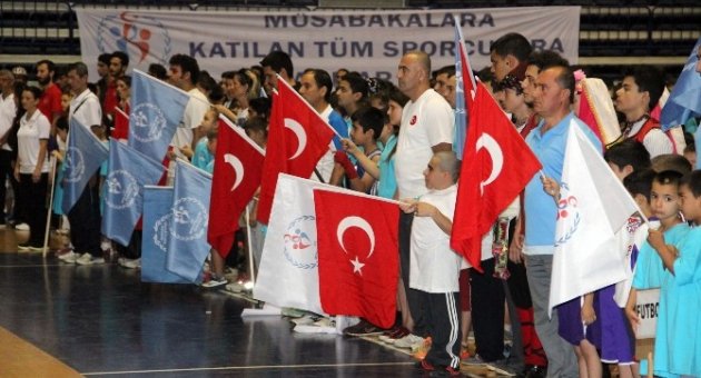 İzmir İl Spor Merkezleri Açıldı