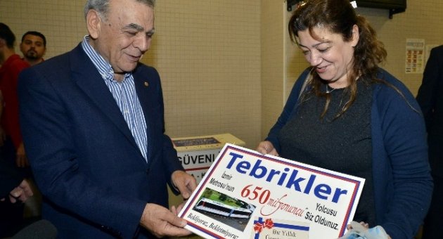 İzmir Metrosunun 650 Milyonuncu Yolcusuna Sürpriz