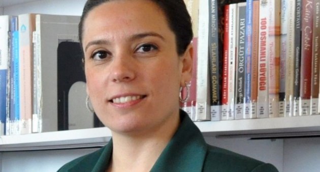 İzmir Üniversitesi Siyaset Bilimi Ve Kamu Yönetimi Bölüm Başkanı Bürgin: