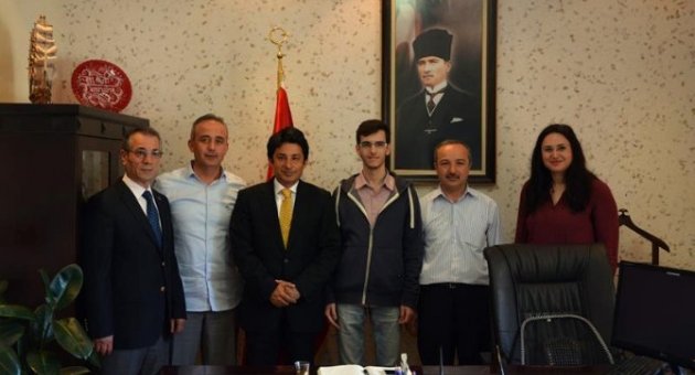 İzmir Urla Cengiz Aytmatov Sosyal Bilimler Lisesi Öğrencisi Türkiye 1. Oldu