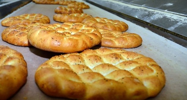 İzmir’de 1 Liraya 300 Gram Ramazan Pidesi