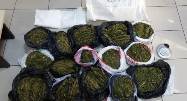 İzmir’de 14 Kilo Esrar Ele Geçirildi