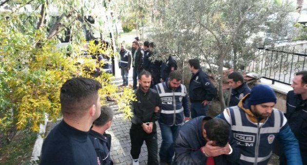 İzmir’de 22 İnsan Taciri Yakalandı