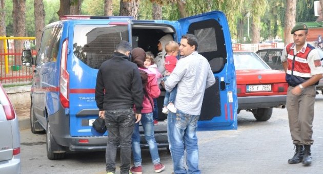 İzmir’de 50 Mülteci Yakalandı