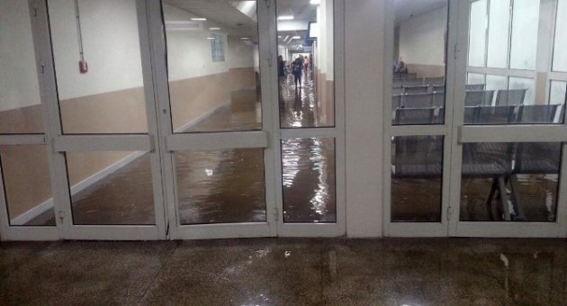 İzmir’de Acil Servisi Su Bastı