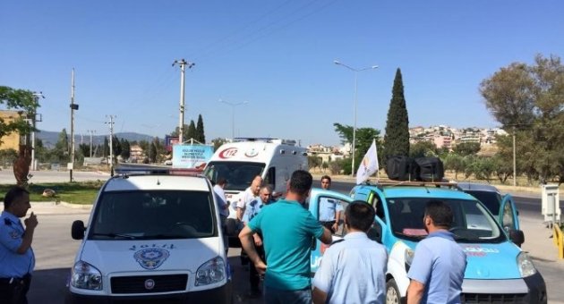İzmir’de Ak Parti Seçim Aracına Saldırı
