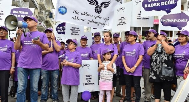 İzmir’de Alzheimer Yürüyüşü