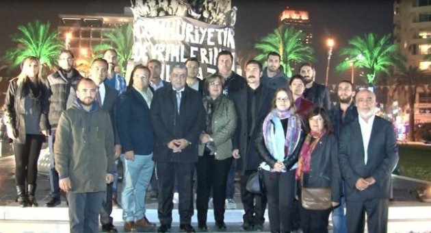 İzmir’de Atatürk İçin 12 Saatlik Sevgi Nöbeti