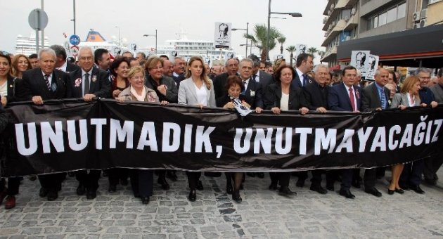 İzmir’de Atatürk’e Saygı Yürüyüşü
