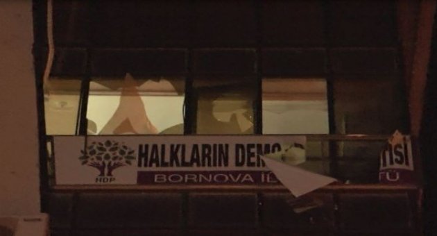 İzmir’de Hdp Binalarına Saldırdılar