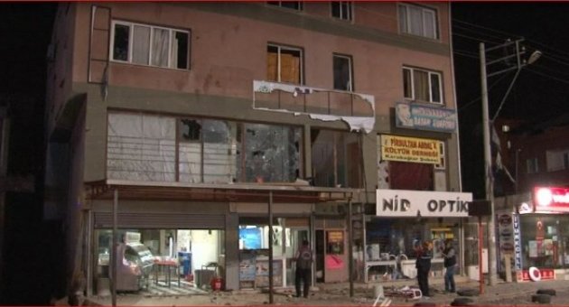 İzmir’de Hdp Binasına Saldırı