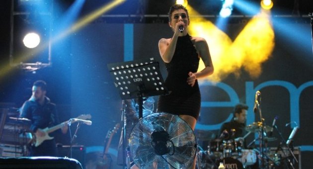 İzmir’de İrem Derici Coşkusu