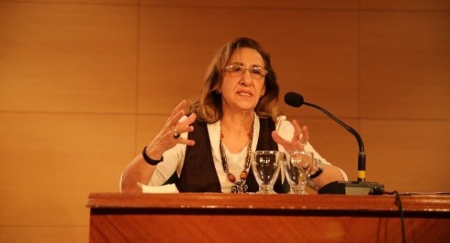 İzmir’de Kitap Kulübü Projesinin İlk Konuğu İnci Aral Oldu